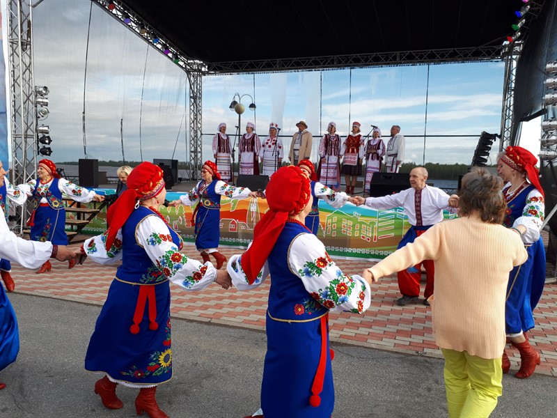Впервые в Нижневартовске прошёл праздник национальных культур «Территория единства - Вперёд Россия!»